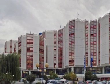 Κουκουλοφόροι εισέβαλλαν στο Πανεπιστήμιο Πειραιά και επιτέθηκαν στην καθηγήτρια Μ. Μπόση
